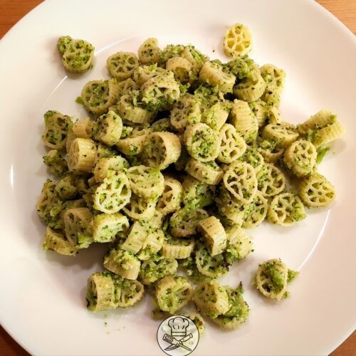 Makaron z brokułami - przepis na pyszne danie włoskim stylu
