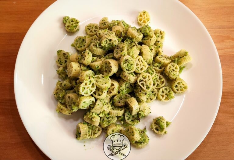 Makaron z brokułami - przepis na pyszne danie włoskim stylu